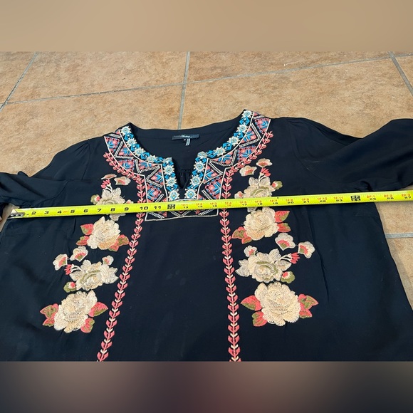 Andree by Unit Black Boho Tunic with Floral Embroidery 1X - Picture 5 of 9